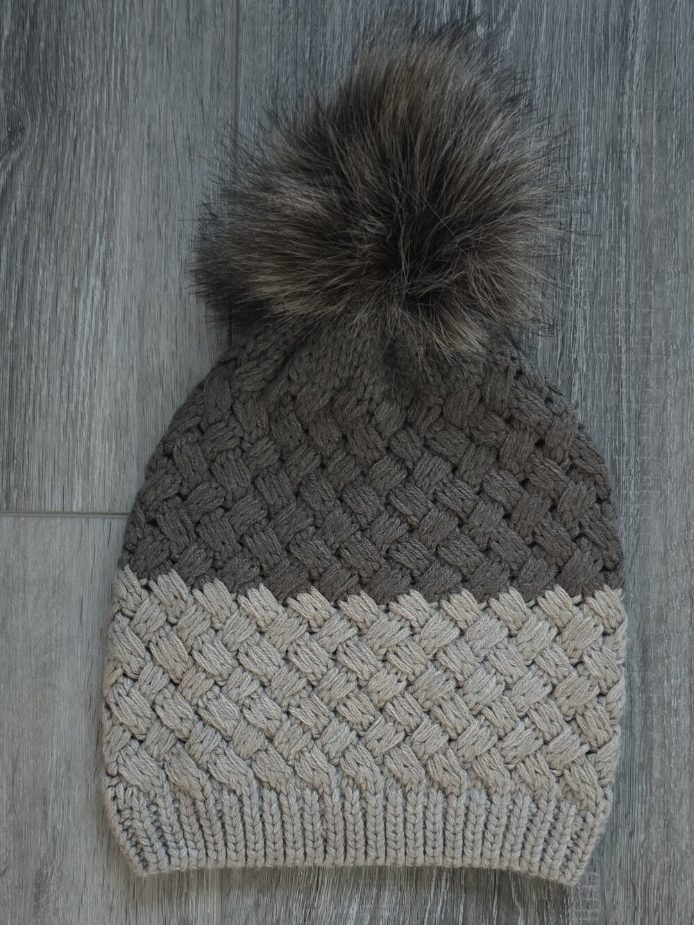 Banana Republic Cozy Two-Tone Knit Pom Beanie - Taupe & Beige